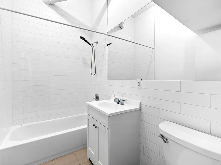 239 Banker St #2M — Photo 5