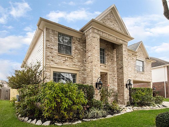 3rd image of 2214 Laurel Oaks Dr