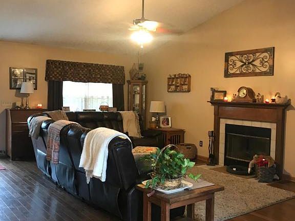 4th image of 2209 Breeze Hill Dr