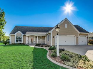 1223 Ridgeside Rd, Oconomowoc, WI 53066