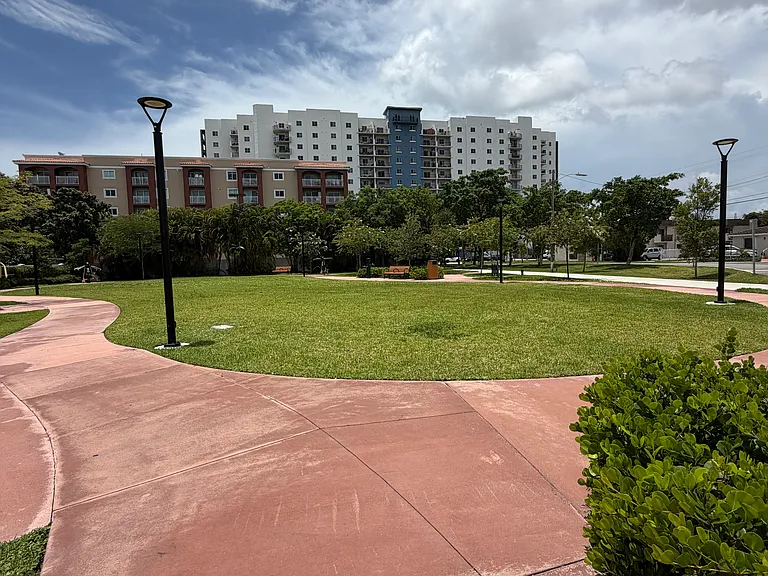 6357 SW 8th St #702 — Photo 30