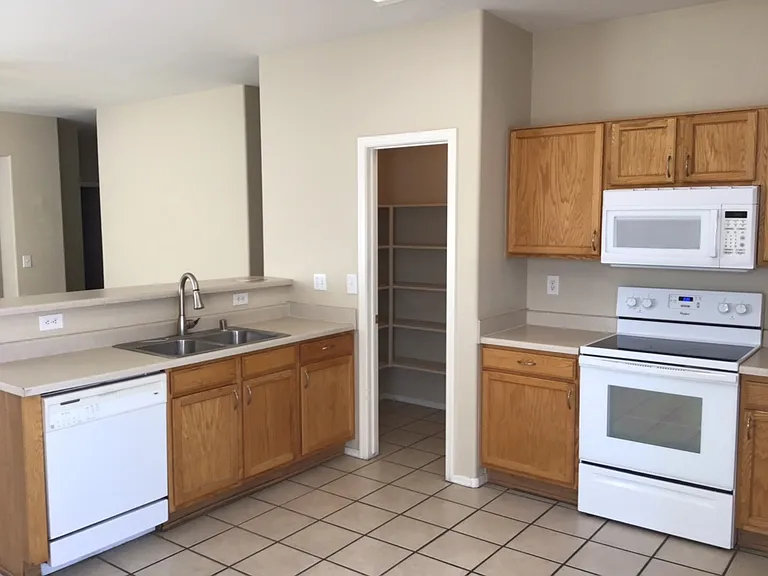 5706 E Forge Cir — Photo 3
