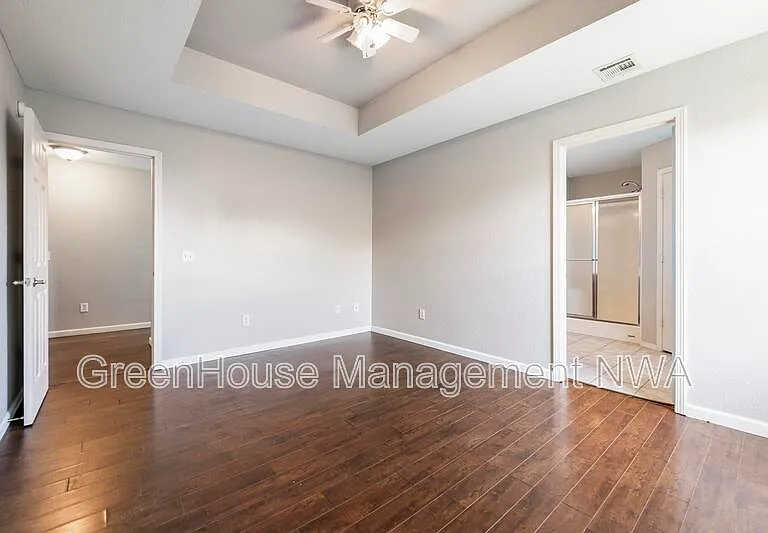 520 Dewberry Ln — Photo 10