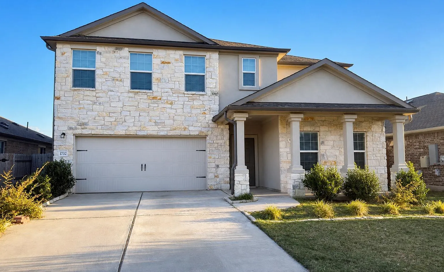 4 bed, 2.5 bath, 2543 sqft, $2,400 — Photo 1