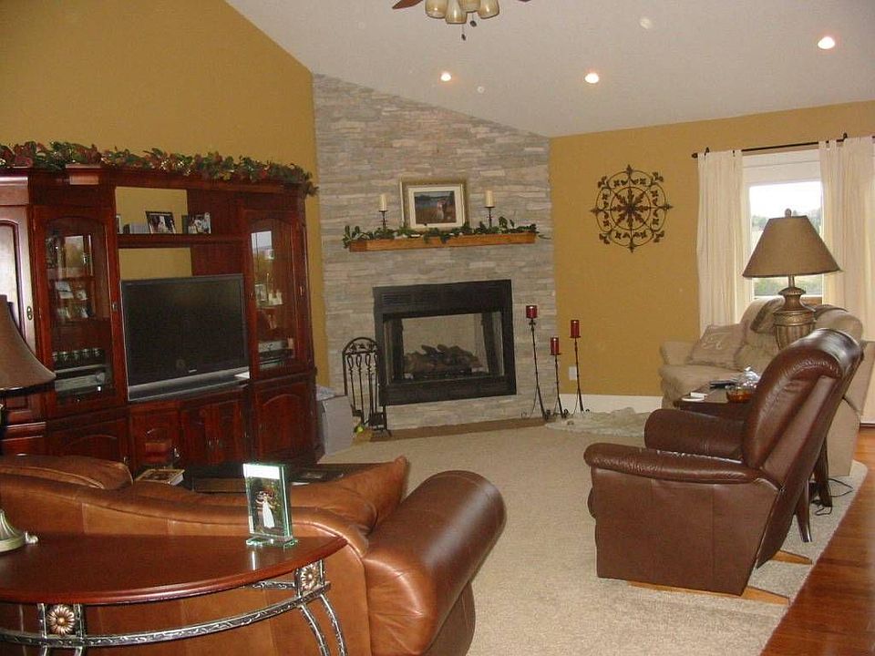 2nd image of 234 Arbor Pointe Trl