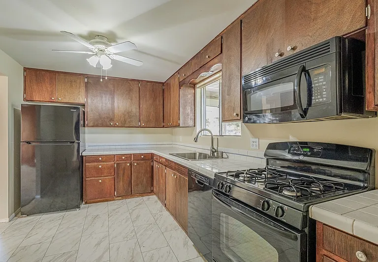 718 Brassie Dr — Photo 6