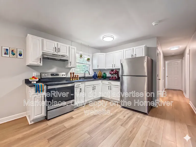 2408 Hart St — Photo 4
