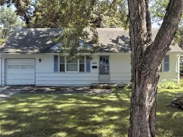 5733 Dearborn St, Mission, KS 66202