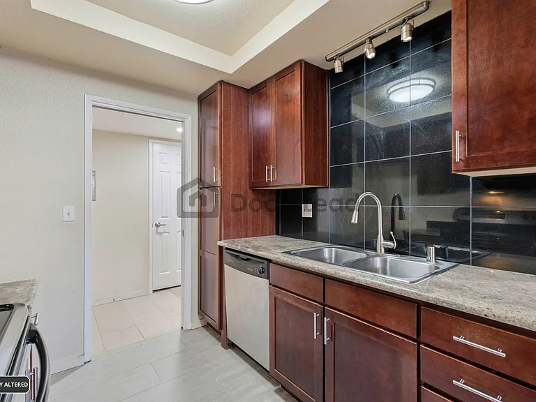 1318 B St #102 — Photo 3