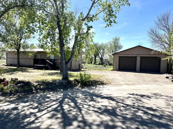 15 Willow Cir, Miles City, MT 59301