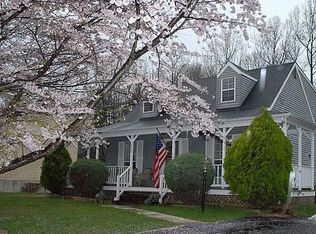 5492 Rector Dr, Woodbridge, VA 22193