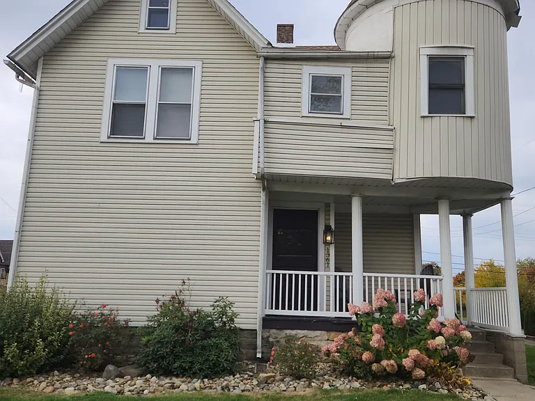 1361 Woodland Ave NW — Photo 5