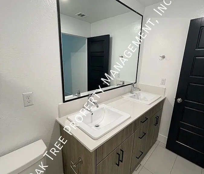 2747 E Tamarind Dr — Photo 15