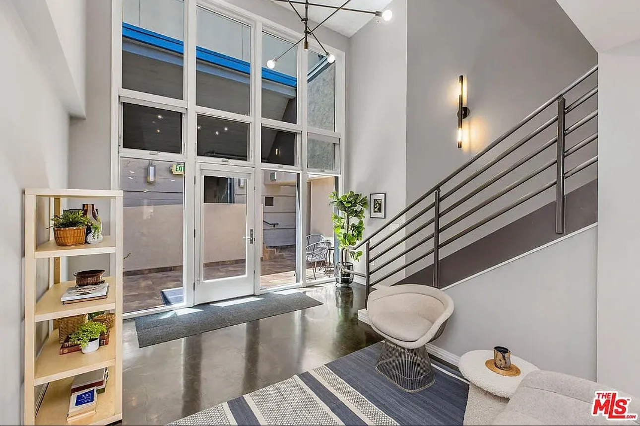 2 bed, 1.5 bath, 1720 sqft, $5,240 — Photo 3