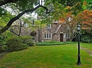 8 Holland Rd, Pittsburgh, PA 15235