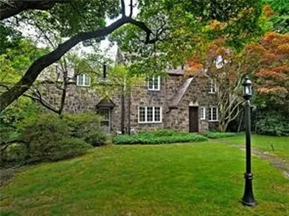 8 Holland Rd, Pittsburgh, PA 15235