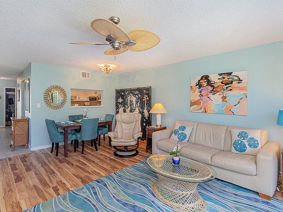 Living/dining room