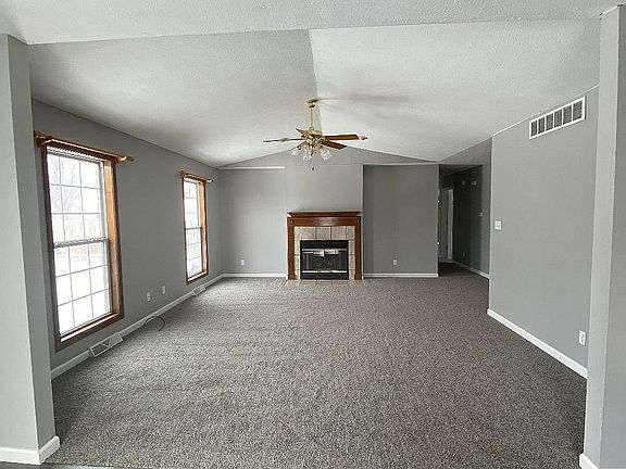 Great room with fireplace 