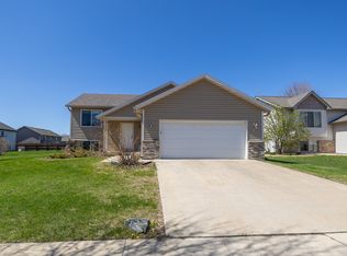 5369 Ridgeview Dr NW, Rochester, MN 55901