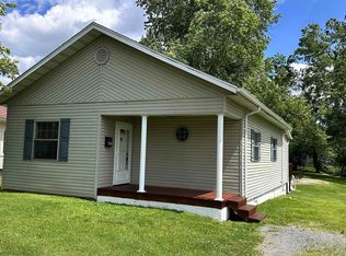 706 S Pine St, Zeigler, IL 62999