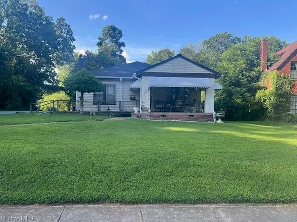 901 Circle Dr, High Point, NC 27262