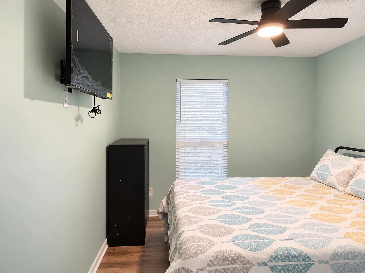 1 bed, 1.5 bath, $850 — Photo 3