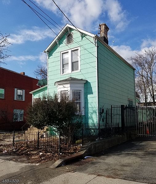 2nd image of 720 Summer Ave