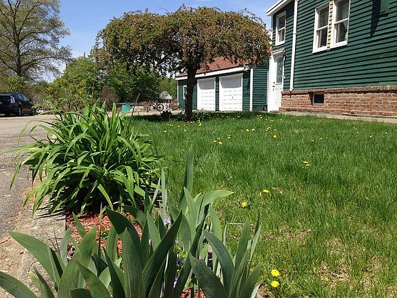 4th image of 325 School St