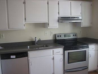 3rd image of 5527 Woodlawn Manor Ct