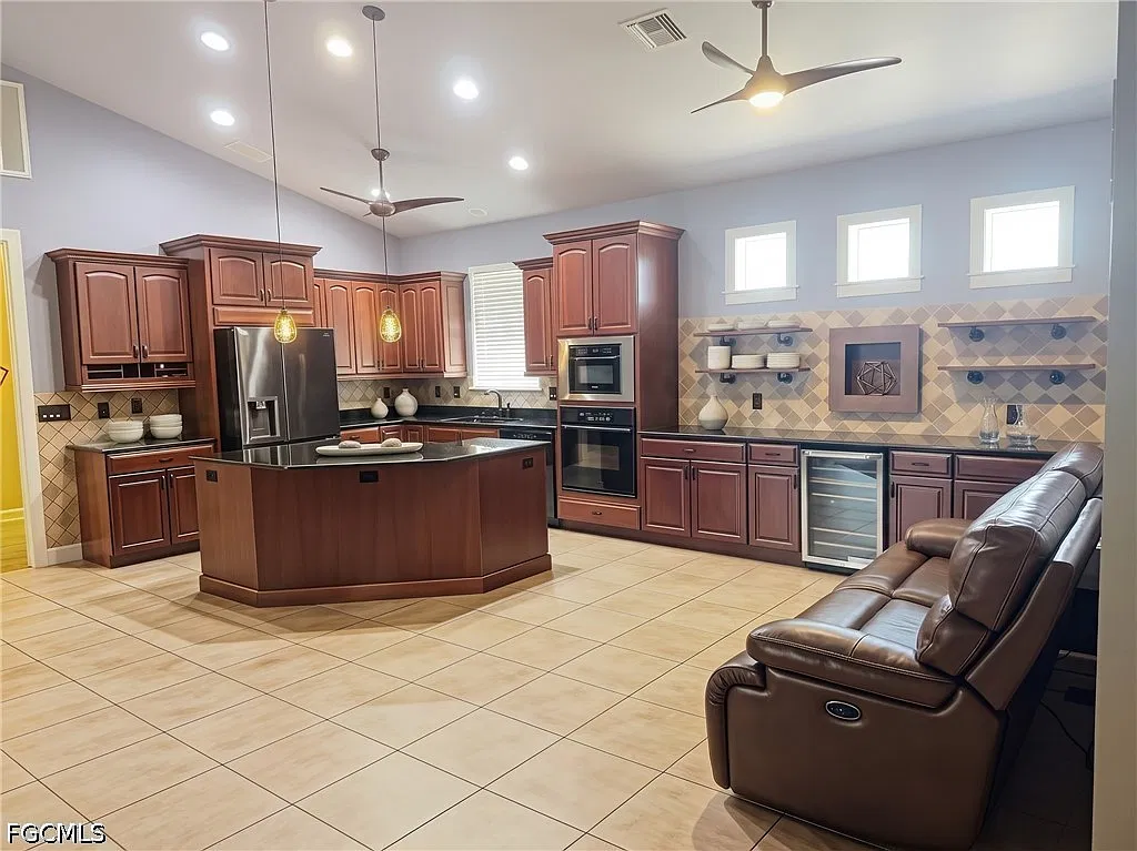 3 bed, 3.0 bath, 2628 sqft, $3,500 — Photo 4