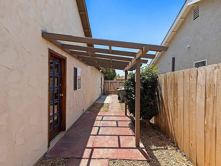 2170 Jefferson Ave — Photo 38