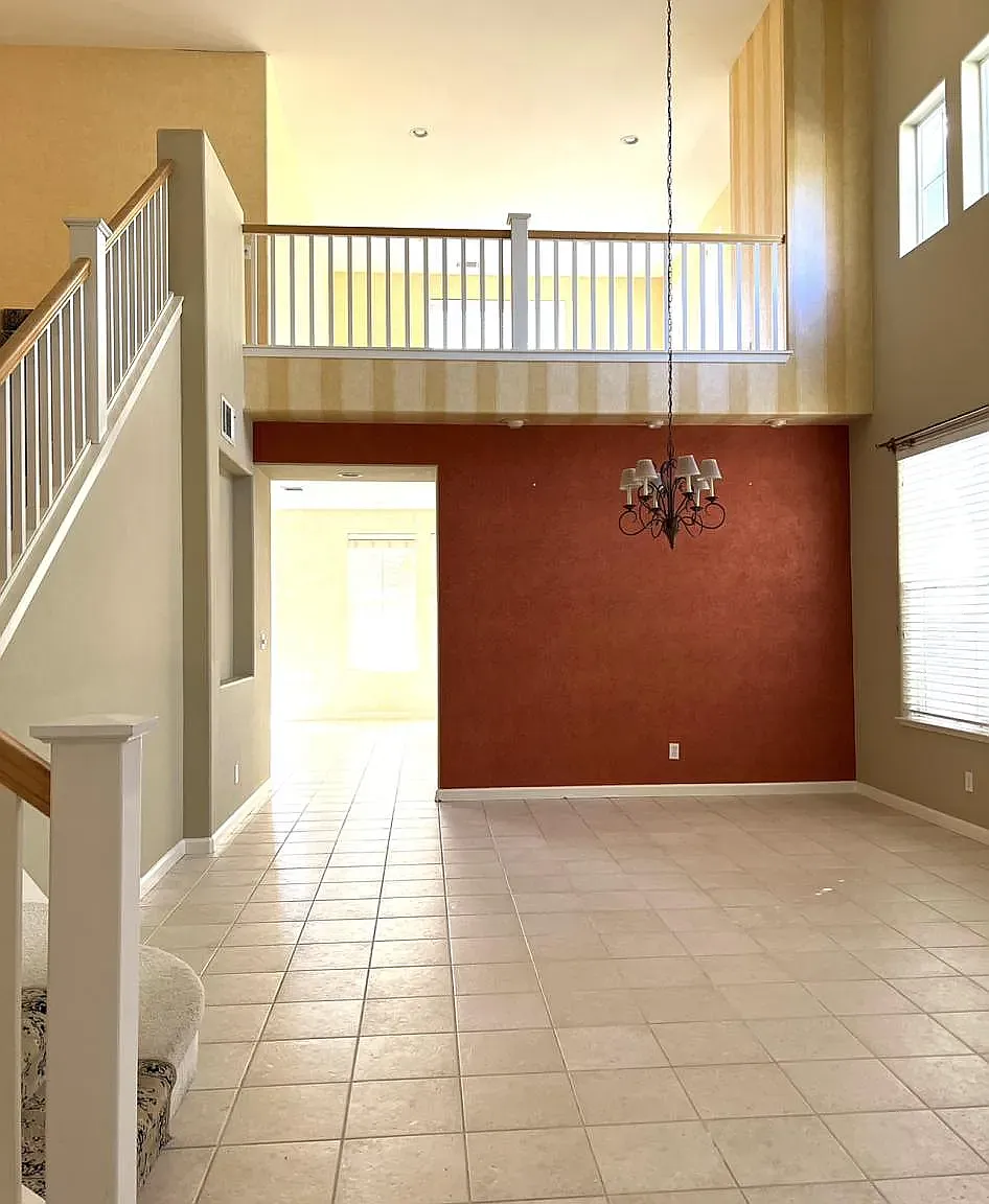 4 bed, 2710 sqft, $7,900 — Photo 3