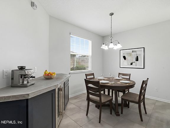 3rd image of 195 RICHMOND Drive