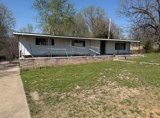 504 E Park Avenue, Crane, MO 65633