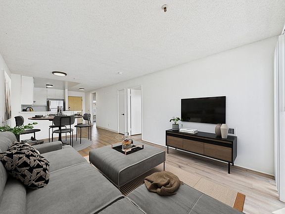 2nd image of 3748 Keystone Ave APT 204