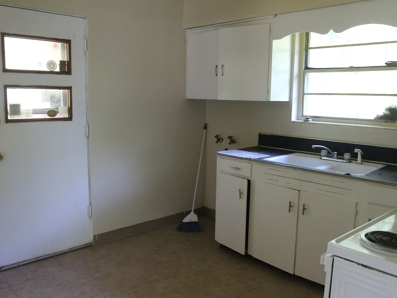 Evelyn Avenue 1506* - 1 — Photo 2