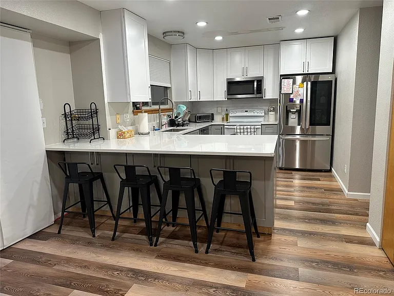 17626 Hoyt Pl — Photo 2