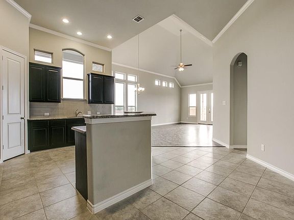 5th image of 305 Blueberry Ln