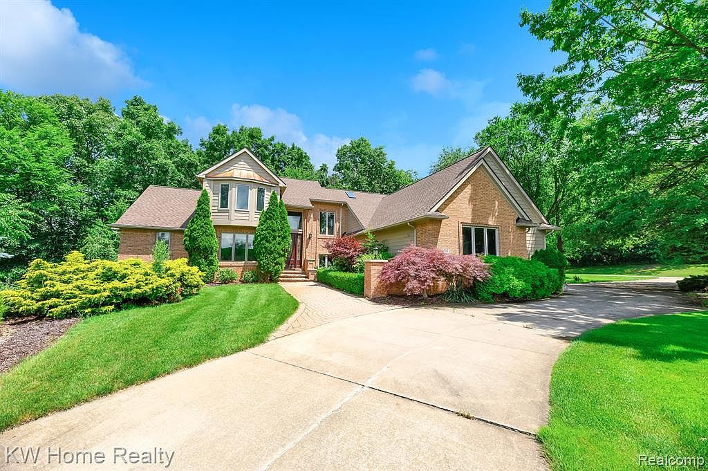 3294 Canyon Oaks Trl, Milford, MI 48380 Zillow