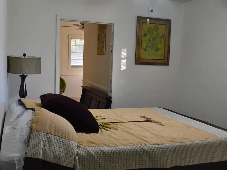 2nd bedroom with queen bed