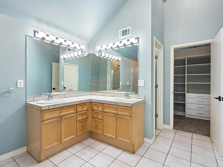 225 N Lincoln St #6 — Photo 8
