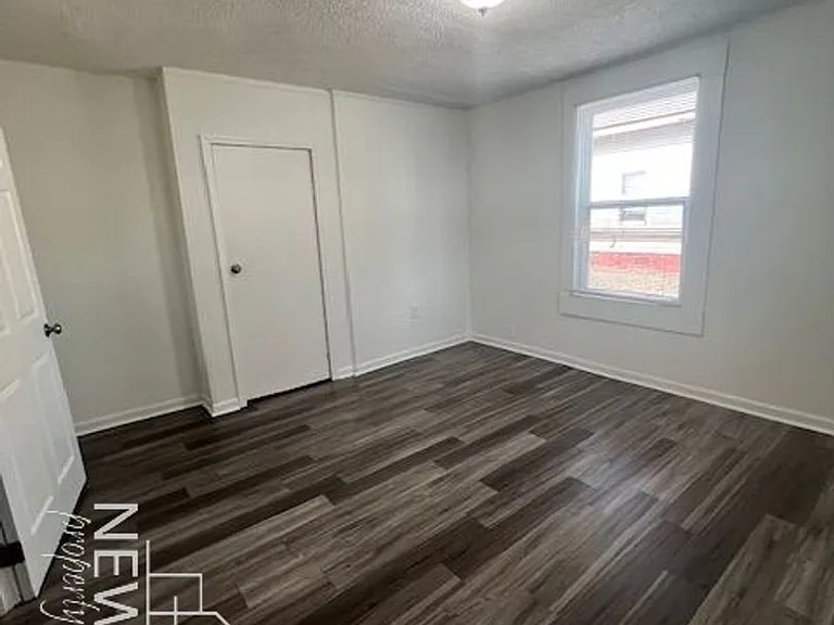 458 Arch St — Photo 9