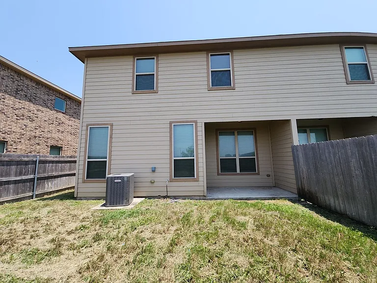 319 Creekside Curv — Photo 27