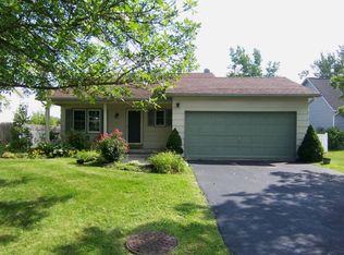 91 Cave Holw, West Henrietta, NY 14586