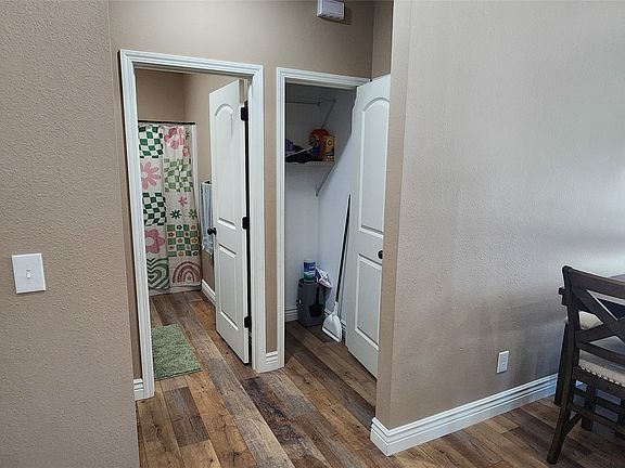 5th image of 4026 Hawthorne Way