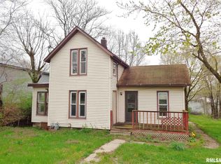 104 N Adams St, Manito, IL 61546