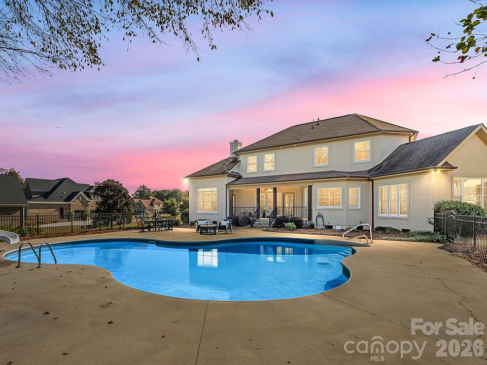 1st image of 2820 Smith Field Dr