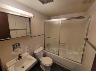 1112 Oakland Rd NE APT 12, Cedar Rapids, IA 52402