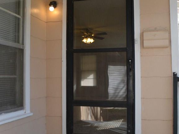 3rd image of 303 Bluebonnet Dr