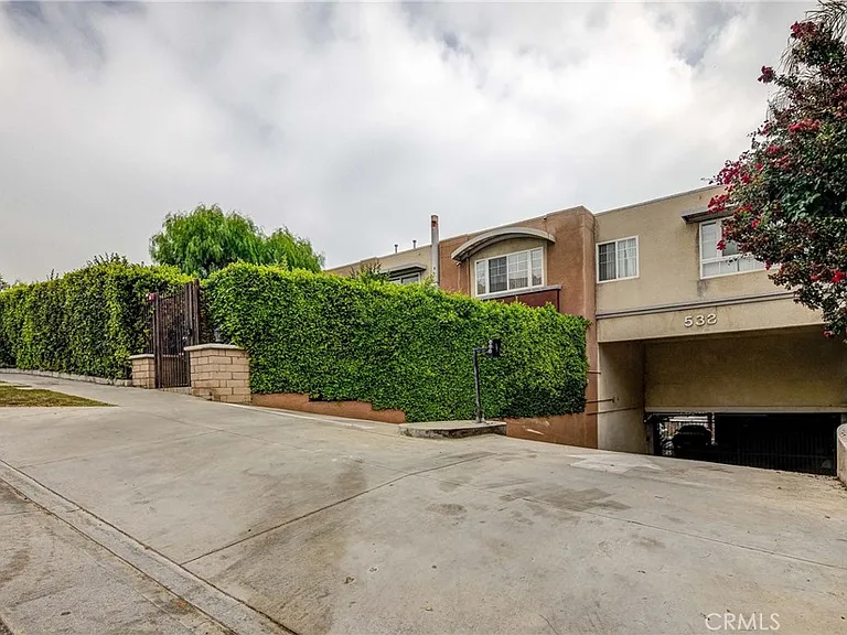 532 N Mariposa Ave #104 — Photo 1